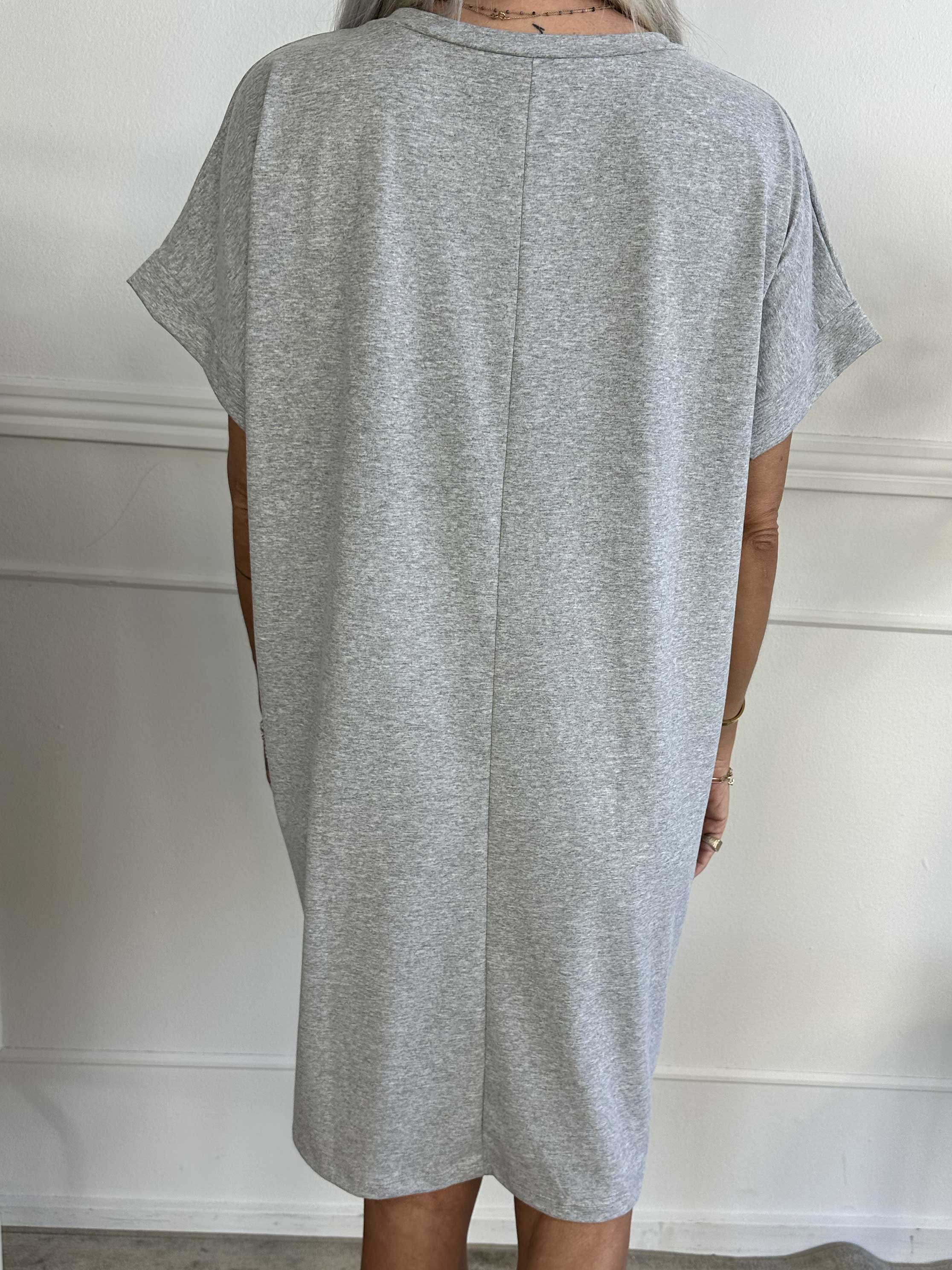 Pernille - T-shirtkjole i bomuld med tryk